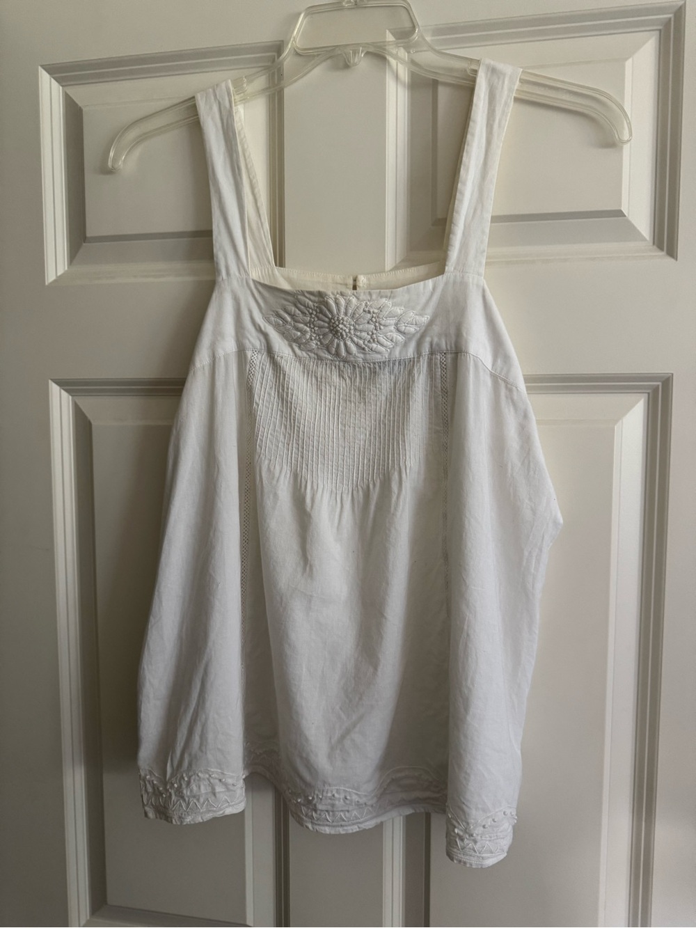 Moda International White Sleeveless Embroidered Lace Smocked-Front Cotton Top L
